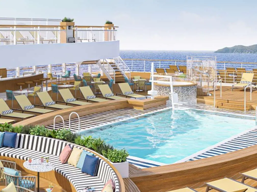 皇后郵輪QUEEN ANNE首次抵達英國，展開處女航前的準備